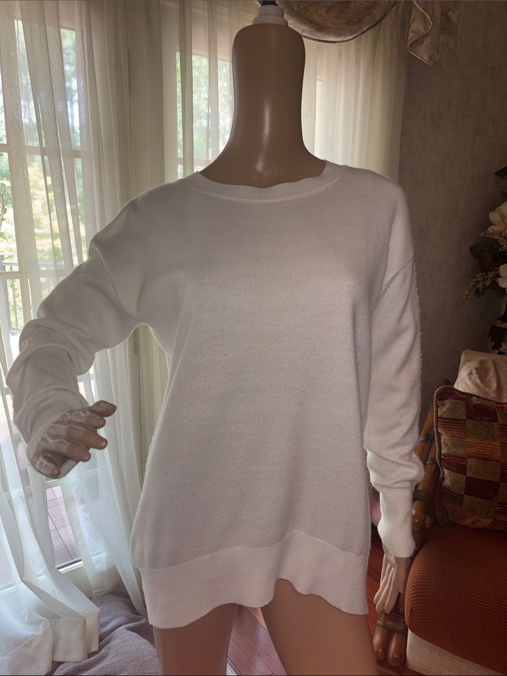 Isaac Mizrahi Classic White Crewneck Women's Sweater Medium M